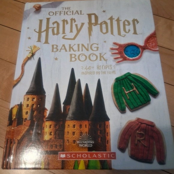 Scholastic‎ Harry Potter Baking Book Gold Multicolor Cookbook - Picture 1 of 5